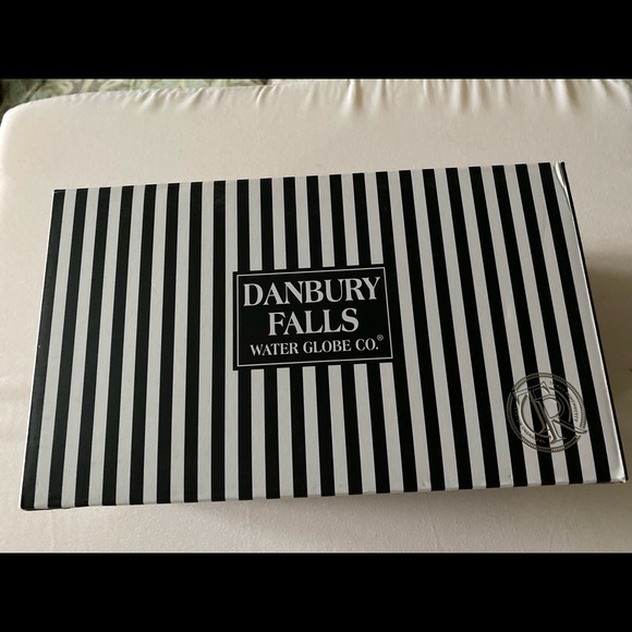 NWT - New in box - Danbury Falls Water Globe “OMG” from Things Remembered. - Picture 3 of 4